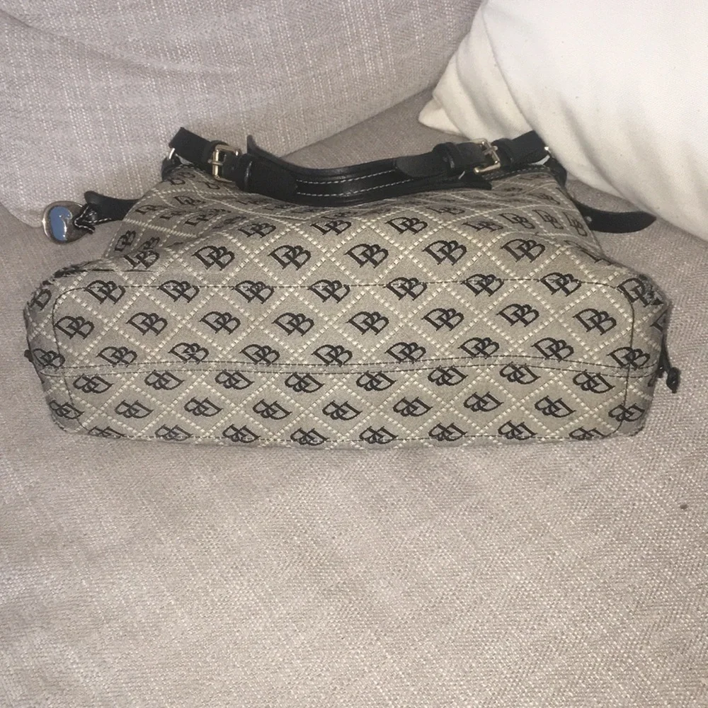 🔥Dooney & Bourke East West Cream/White Canvas
